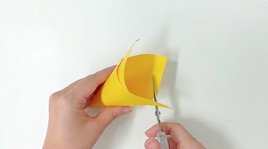 简单儿童手工折纸一群五彩斑斓的小鸡