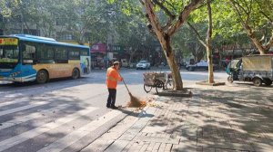 身边的小人物作文800字（精选4篇）