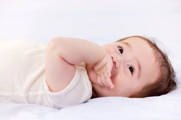 幼儿园教育教学案例分析《我不吃手了》