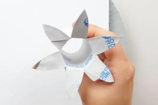 幼儿园创意印画：卫生纸筒印画向日葵