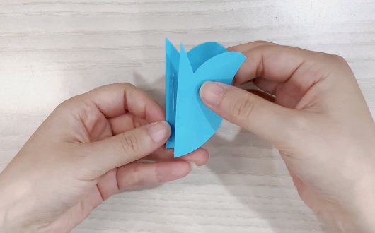 卡纸折一朵美丽的立体康乃馨