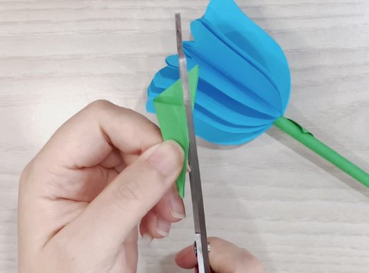 卡纸折一朵美丽的立体康乃馨