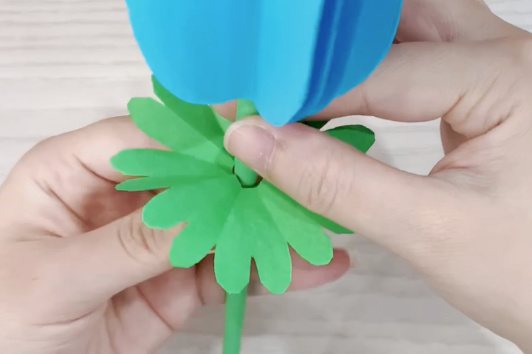 卡纸折一朵美丽的立体康乃馨