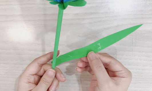 卡纸折一朵美丽的立体康乃馨