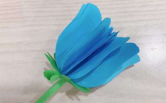 卡纸折一朵美丽的立体康乃馨