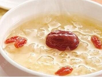 孕妇可以喝银耳红枣枸杞汤吗