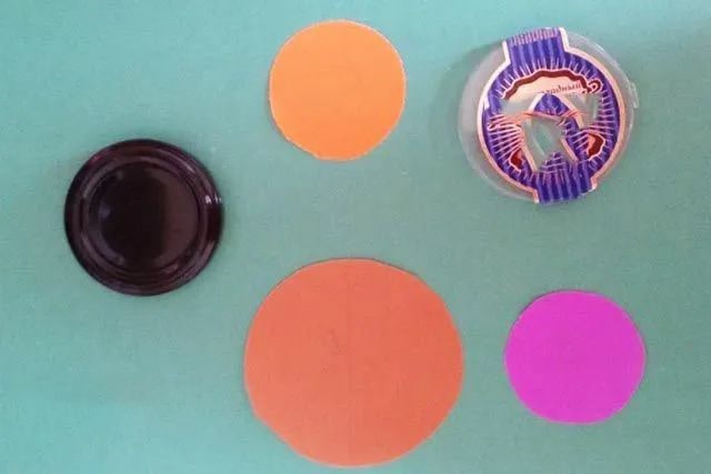 幼儿园自制玩具：卡纸做手工滑板车(步骤图解)