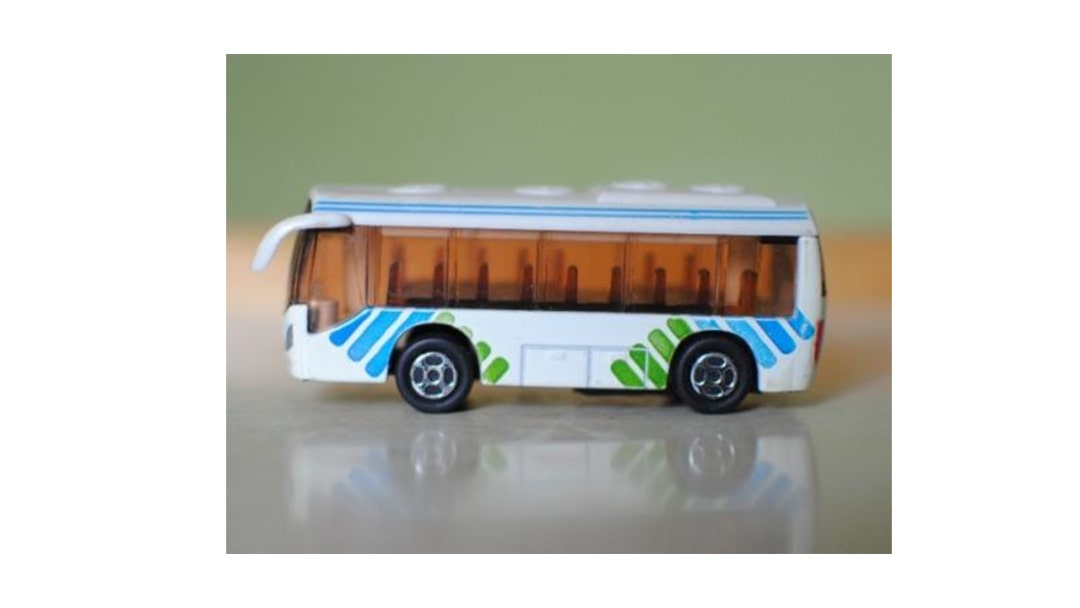 幼儿园中班美术教案：公共汽车