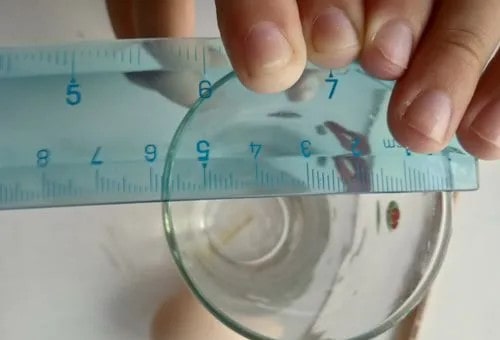 幼儿园大班数学教案《用尺量一量》