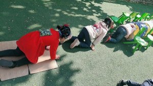 小班体育游戏教案《小蚂蚁运粮食》反思