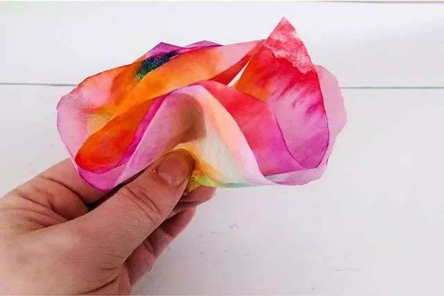 变废为宝手工小制作：咖啡滤纸制作漂亮的秋天大树