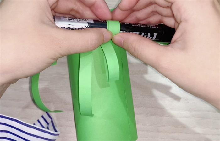 手工制作一个精致的花篮