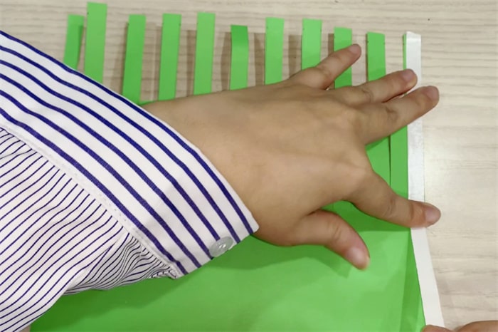 手工制作一个精致的花篮