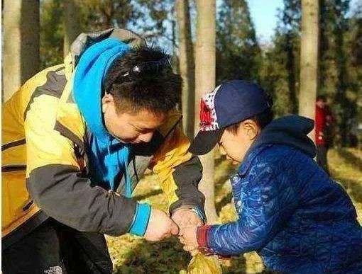 10个培养孩子创造力的秋季户外游戏