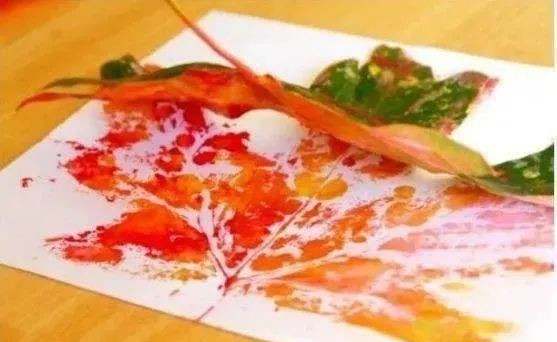 10个培养孩子创造力的秋季户外游戏