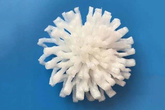 废物利用水果网套制作手工菊花