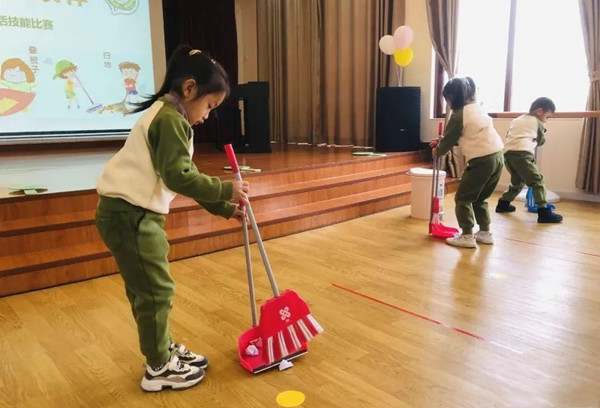 幼儿园中班体育游戏《我能行》教案及反思