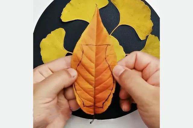 树叶手工粘贴画制作花瓶里的花(步骤图解)