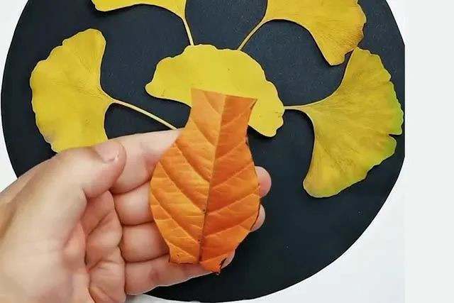 树叶手工粘贴画制作花瓶里的花(步骤图解)