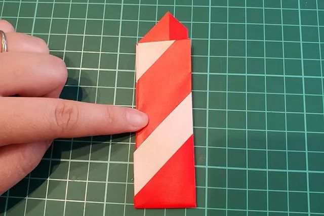 生日快乐的手工制作：折纸平面生日蜡烛