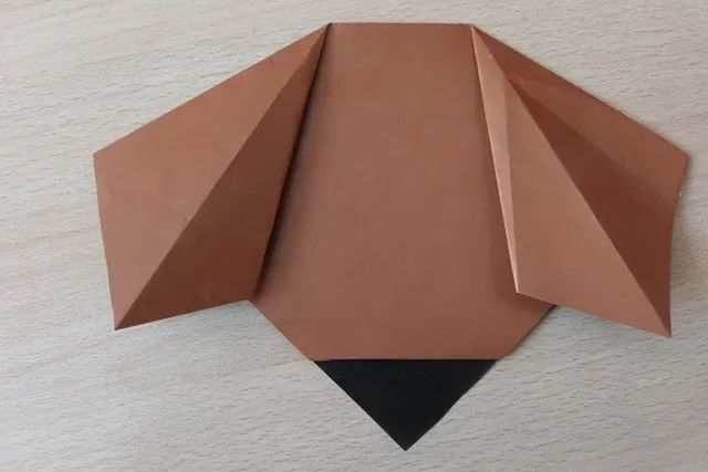 幼儿折纸手工简单小动物：怎么折纸坐着的小狗