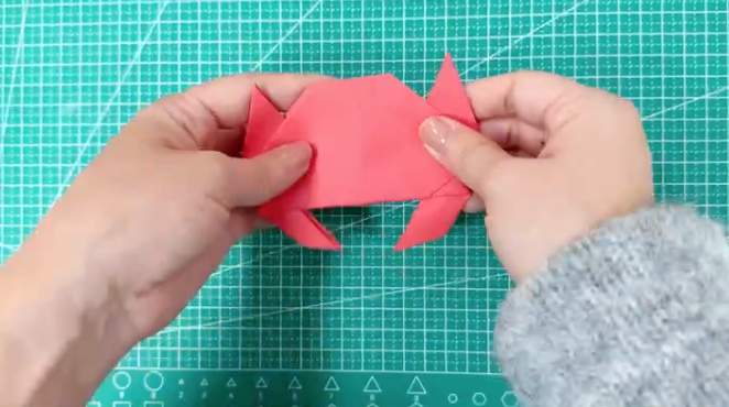 小螃蟹手工折纸教程简单