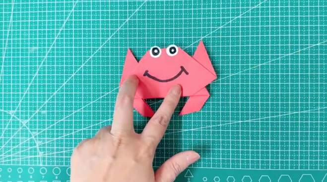 小螃蟹手工折纸教程简单