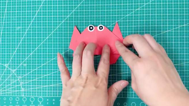 小螃蟹手工折纸教程简单