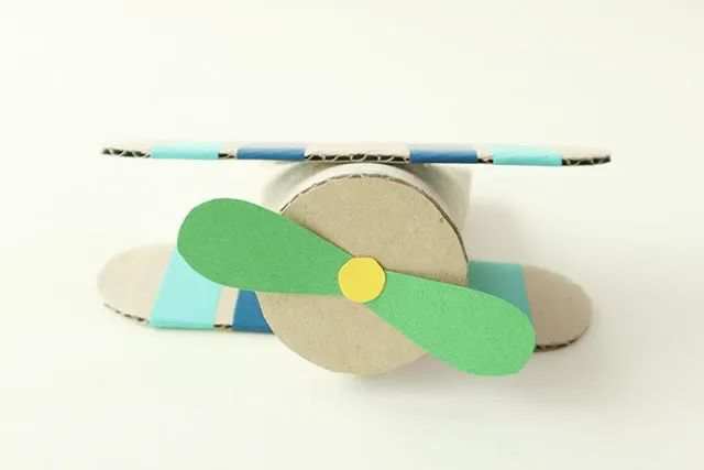 卫生纸筒变废为宝自制手工玩具飞机