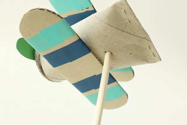 卫生纸筒变废为宝自制手工玩具飞机