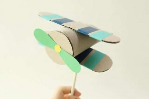 卫生纸筒变废为宝自制手工玩具飞机(步骤图解