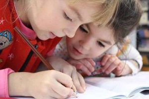 爸爸姓吴妈妈姓邹取名女孩，爸姓吴妈姓邹女孩