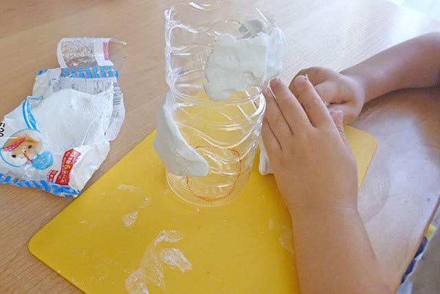 儿童变废为宝手工：矿泉水瓶手工制作招财猫造型存钱罐