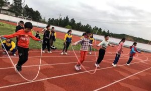 跳绳比赛作文300字三年级作文（精选5篇）