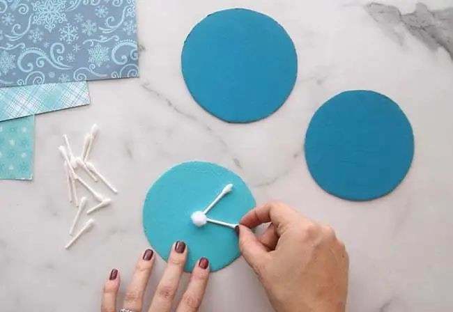 冬季儿童手工《棉签雪花》