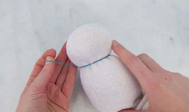 冬季儿童手工制作《袜子雪人》