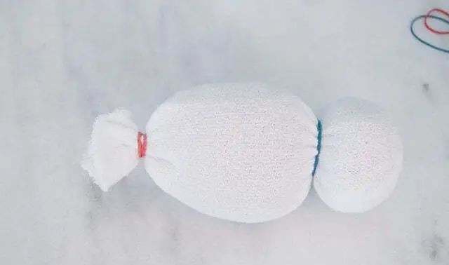 冬季儿童手工制作《袜子雪人》