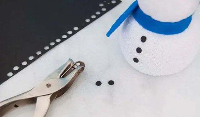 冬季儿童手工制作《袜子雪人》