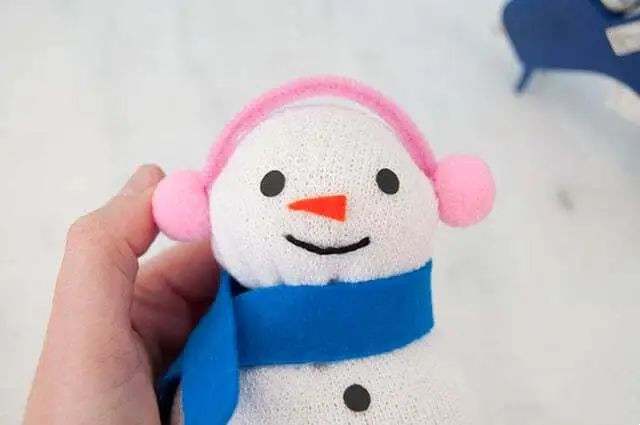 冬季儿童手工制作《袜子雪人》