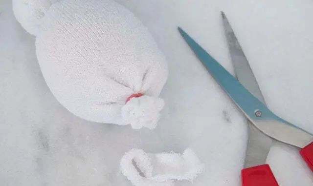 冬季儿童手工制作《袜子雪人》