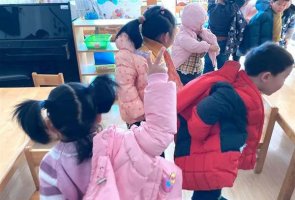 幼儿园中班《穿衣服》教案