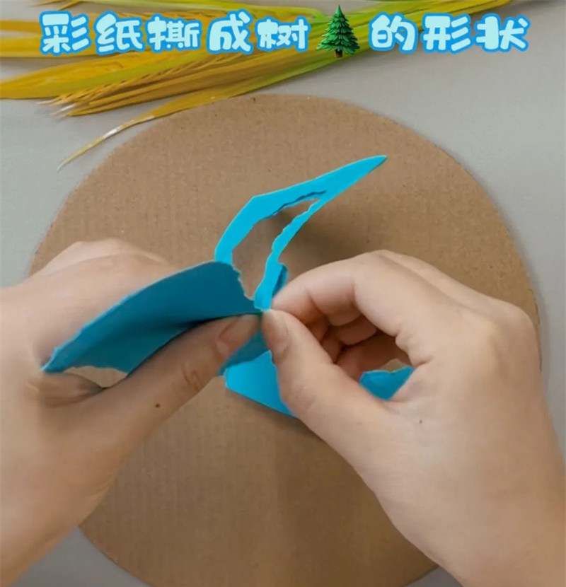 手工撕纸拼贴画《冬日的树林》