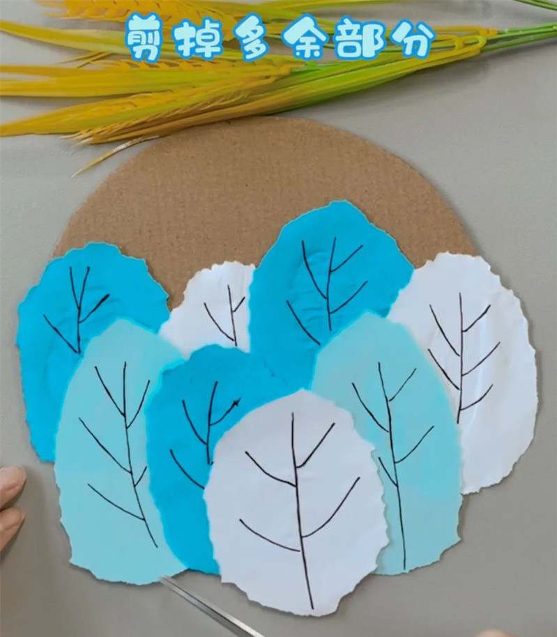手工撕纸拼贴画《冬日的树林》