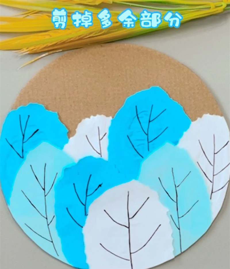 手工撕纸拼贴画《冬日的树林》