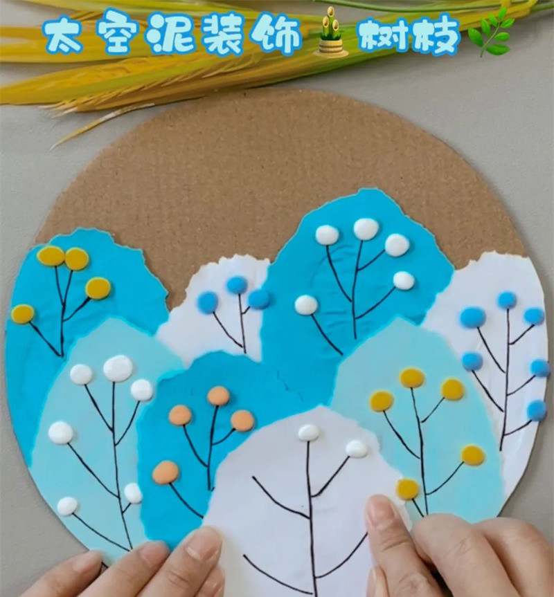 手工撕纸拼贴画《冬日的树林》