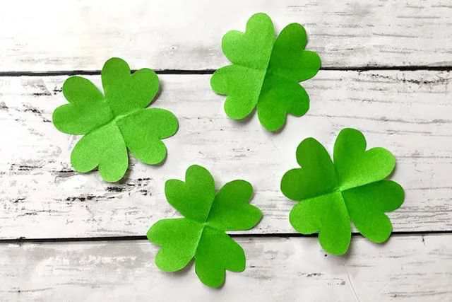 适合幼儿的简单剪纸：剪纸四叶草(步骤图解)