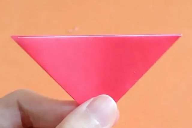 新年简单手工制作：怎么折纸灯笼(步骤图解)