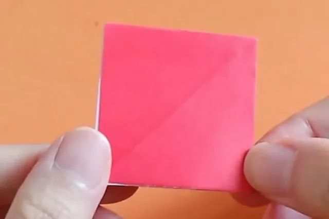 新年简单手工制作：怎么折纸灯笼(步骤图解)