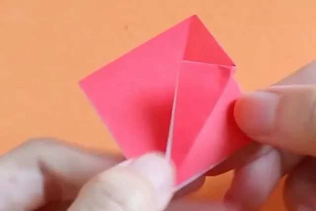 新年简单手工制作：怎么折纸灯笼(步骤图解)