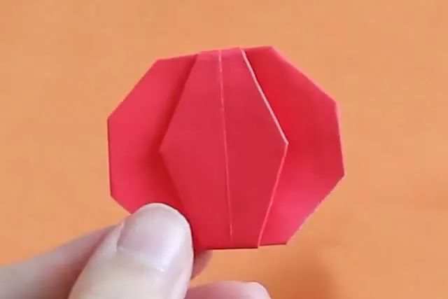 新年简单手工制作：怎么折纸灯笼(步骤图解)